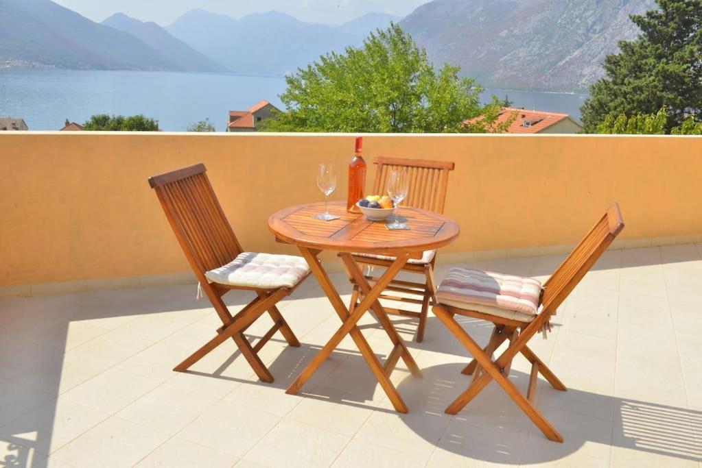D Apartment Kotor Exterior foto